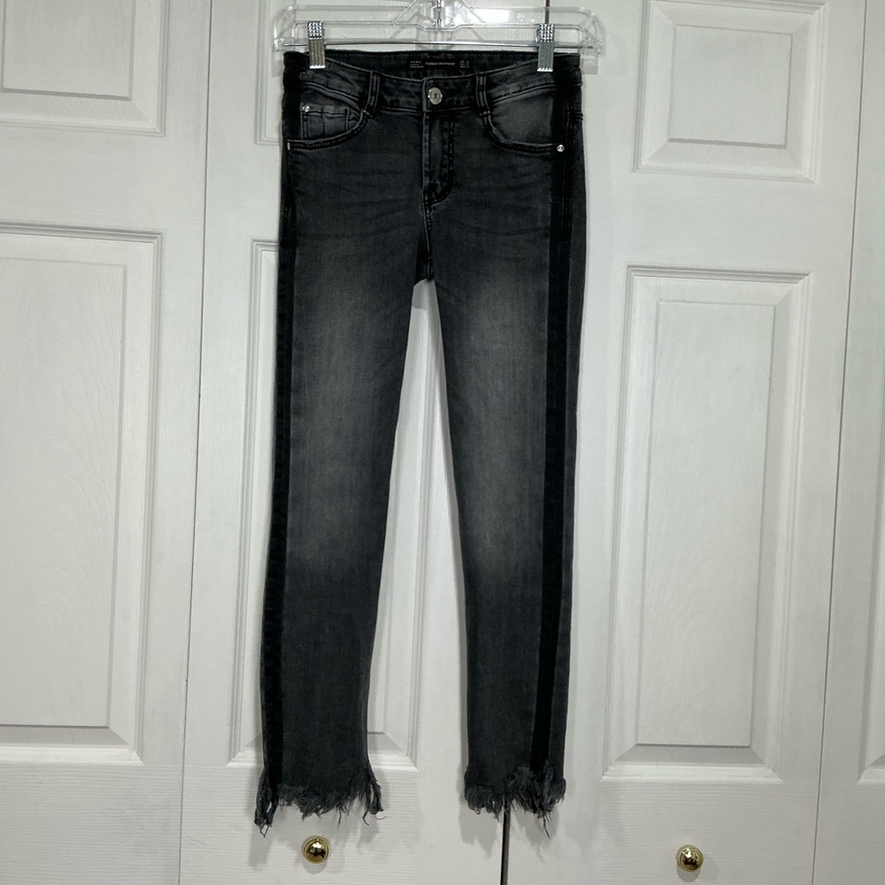 🍓 Zara Black Distressed Denim Jeans with Raw Hem - Size 2